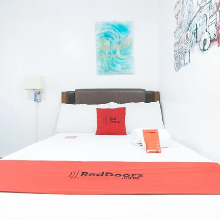 Reddoorz Near Quirino Station Manila Hotel