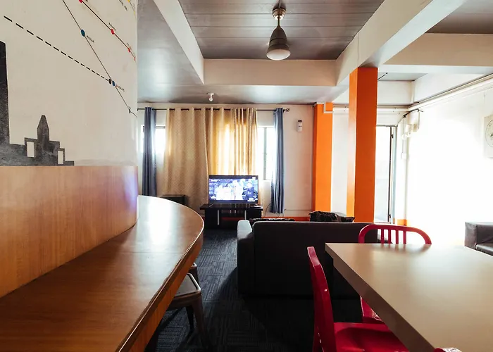 Reddoorz Near Quirino Station Hotel