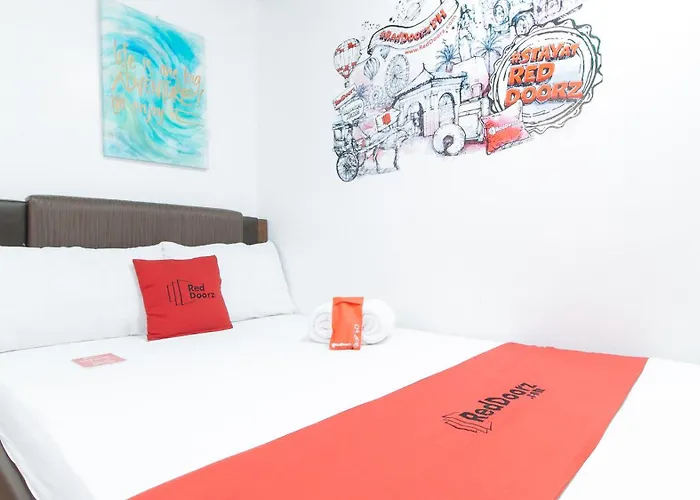 Reddoorz Near Quirino Station Hotel 2*