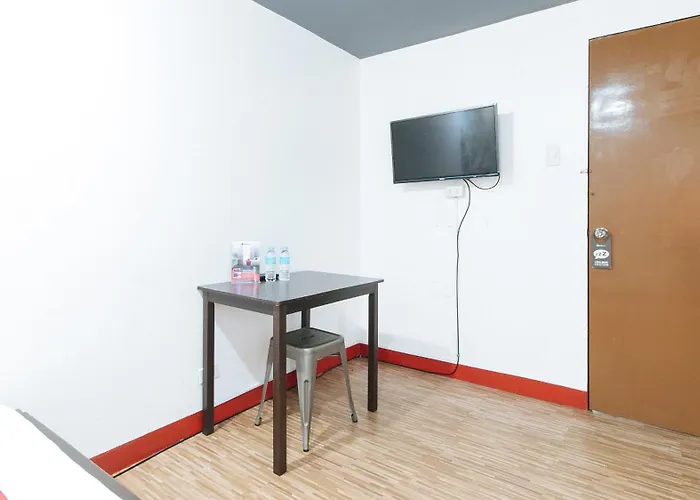Reddoorz Near Quirino Station Hotel Manille