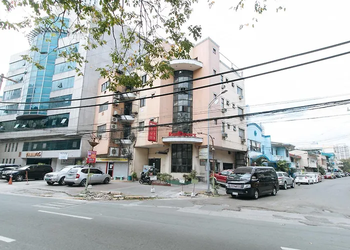 Hotel Reddoorz Near Quirino Station 2*