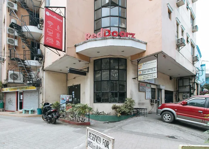 Reddoorz Near Quirino Station Hotel Manille