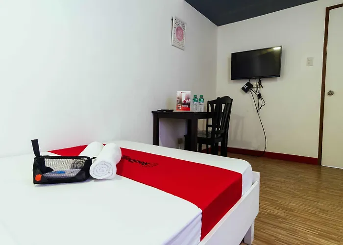 Hotel Reddoorz Near Quirino Station 2*