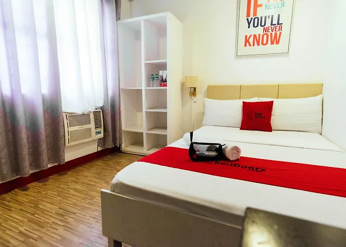 Hotel Reddoorz Near Quirino Station 2*