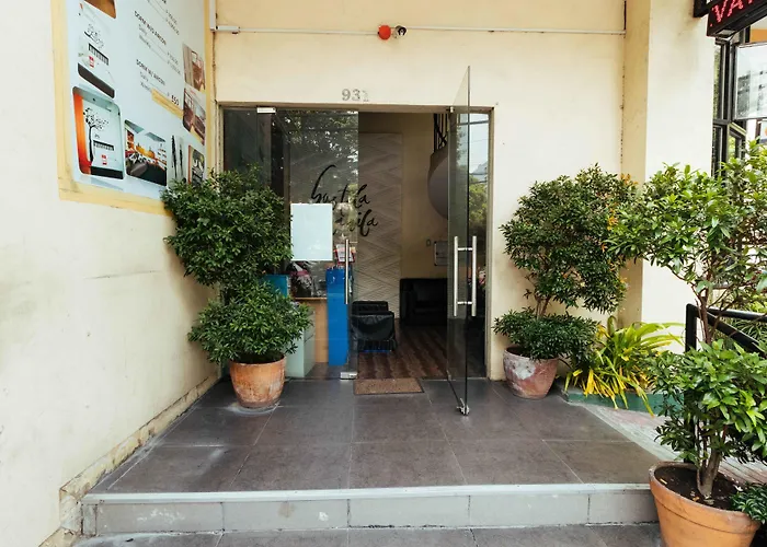 Reddoorz Near Quirino Station Hotel 2*